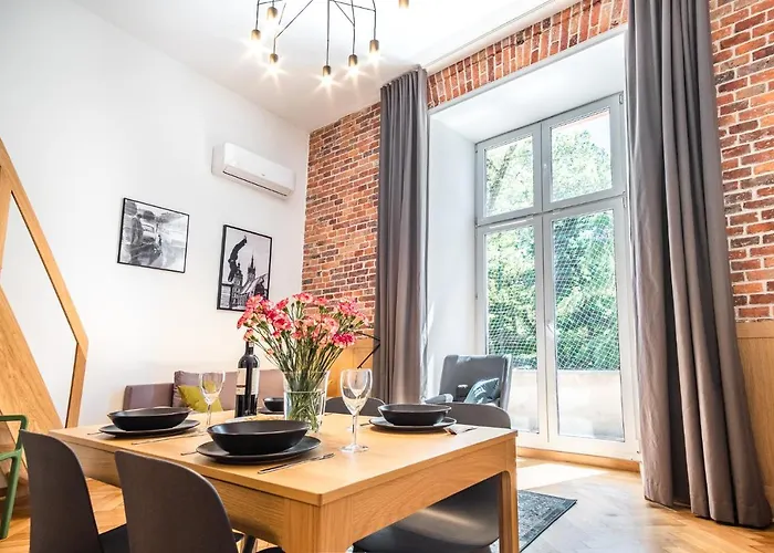 Tower Street Apartment *