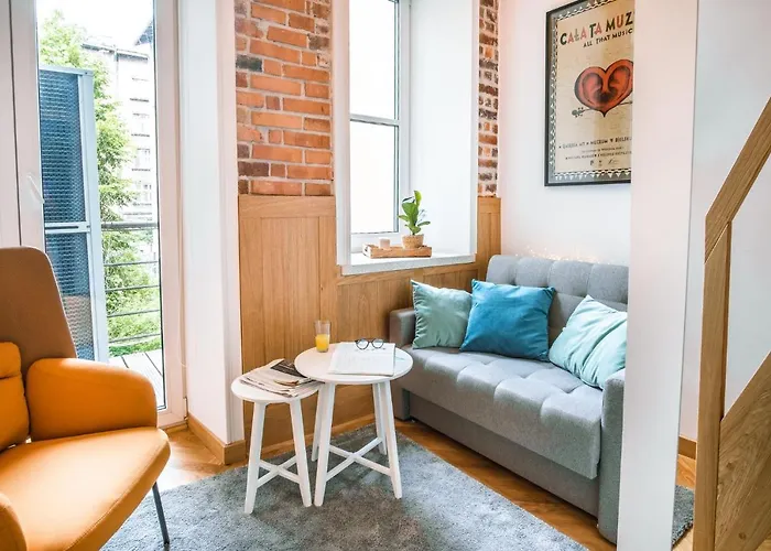 Tower Street Apartment *