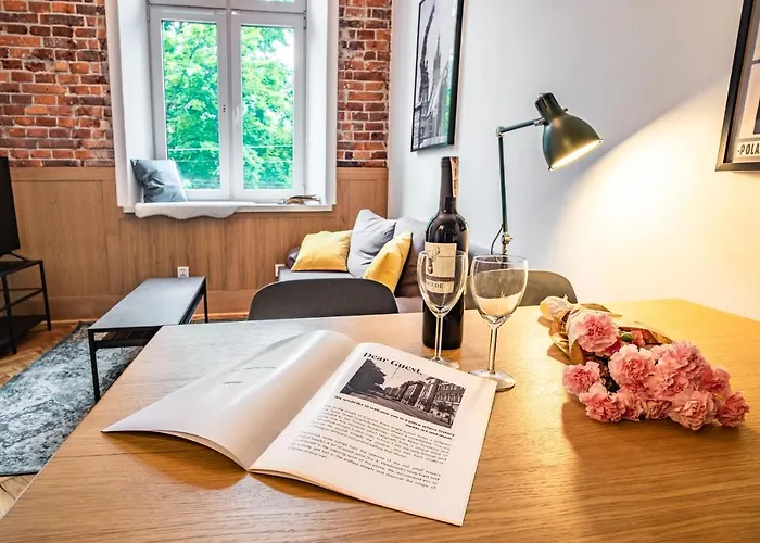 Tower Street Apartment *