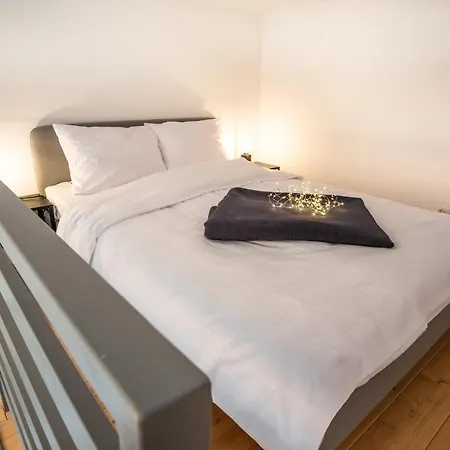 Tower Street Apartment *