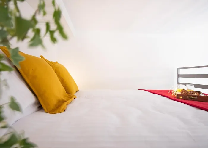 Apartment Tower Street *