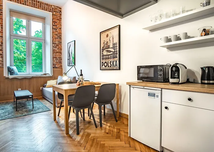 Tower Street Apartment *