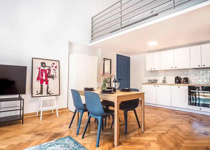 Tower Street Apartment *