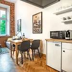 Tower Street Apartman *